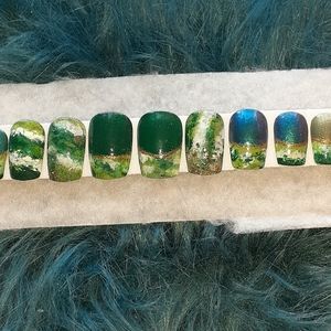 Set of hand designed press on nails